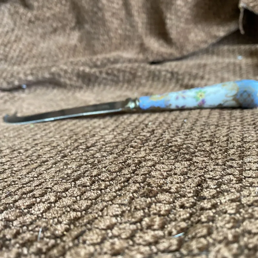 Sheffield England Hand Painted Floraine Porcelain Handle Cheese Knife Gold Blue